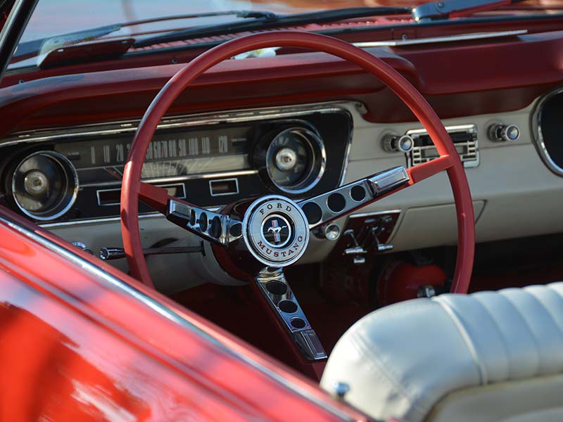 Einmal im Leben einen Mustang Oldtimer Cabriolet fahren. Gerne: Wir machen das Nostalgische-Erlebnis möglich!